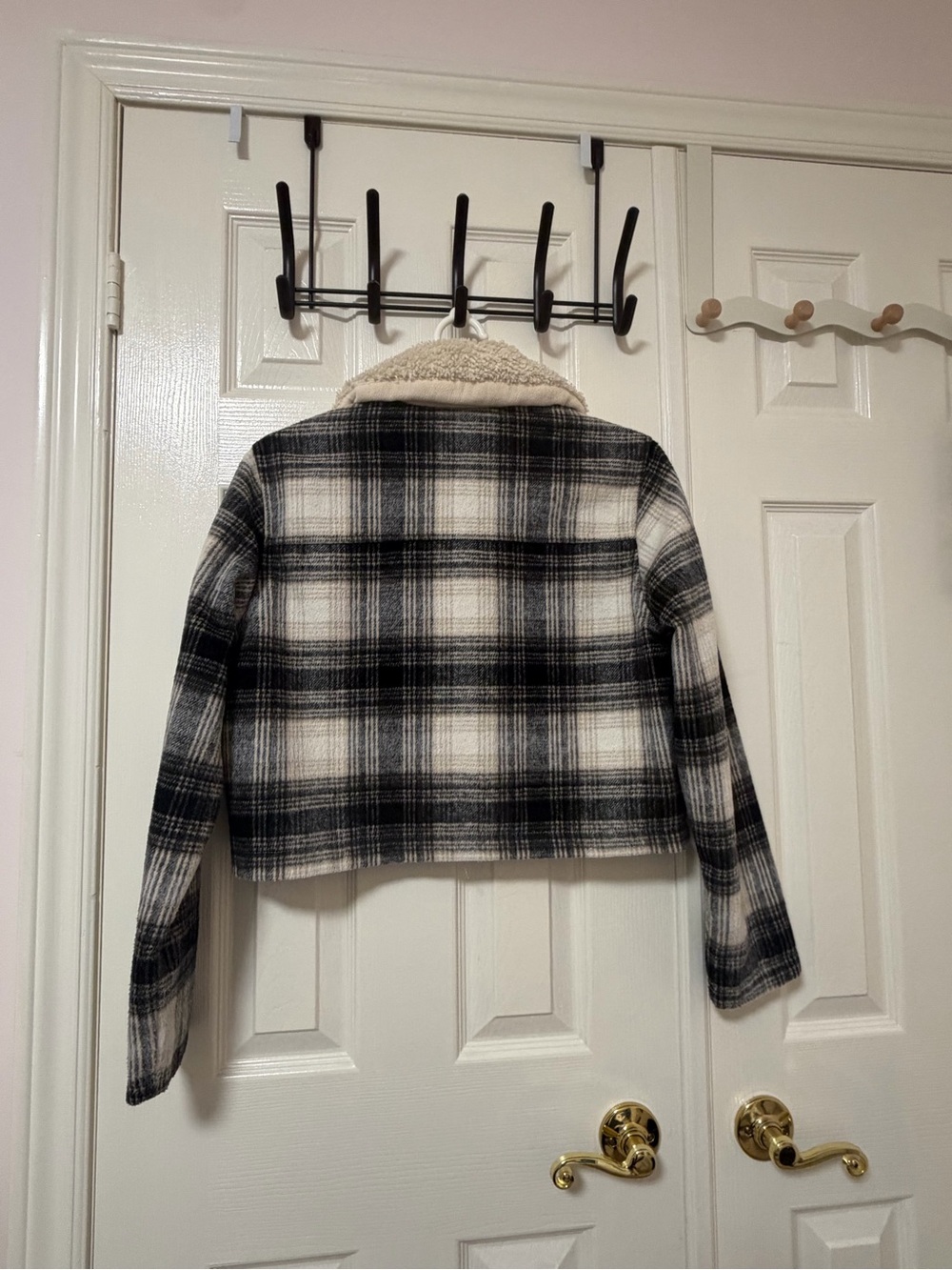 Hollister Black & White Plaid Sherpa-Collar Jean Jacket - Picture 2 of 3